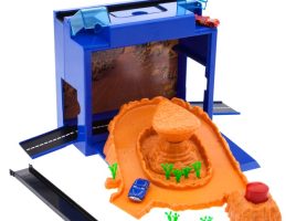 Willy’s Butte On-the-Go Play Set – Cars is available online