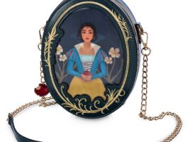Snow White and the Evil Queen Lenticular Handbag – Disney’s Snow White available online