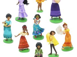 Encanto Deluxe Figure Set here now
