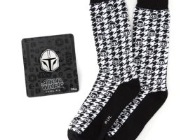 Mandalorian Helmet Houndstooth Socks Gift Set for Adults – Star Wars has hit the shelves
