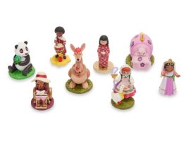 ”it’s a small world” Figure Set available online
