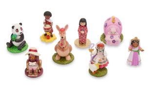 ”it’s a small world” Figure Set available online
