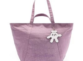 Mickey Mouse Weekend Tote Bag and Pouch – Exclusive has hit the shelves for purchase