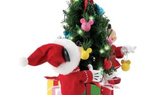 Mickey and Minnie Mouse ”Decorations” Lighted Holiday Figure Set by Department 56 Possible Dreams has hit the shelves