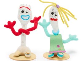Forky and Karen Beverly Magnetic Shoulder Plush Set – Toy Story 5 – Mini 7” is now out