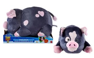 Blaze Manoukian’s Pet Pig Plush with Sound by Mattel – Toy Story 5 – 15” has hit the shelves