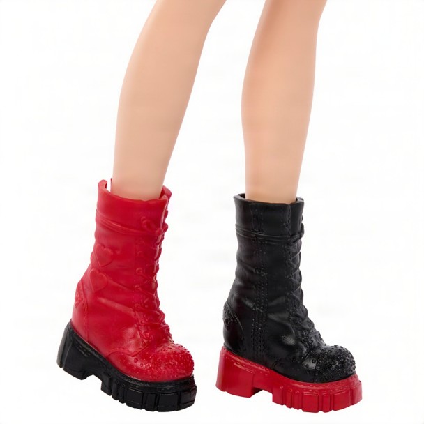 Red ''Tea Party Reveal'' Doll - Descendants Wicked Wonderland - 11''