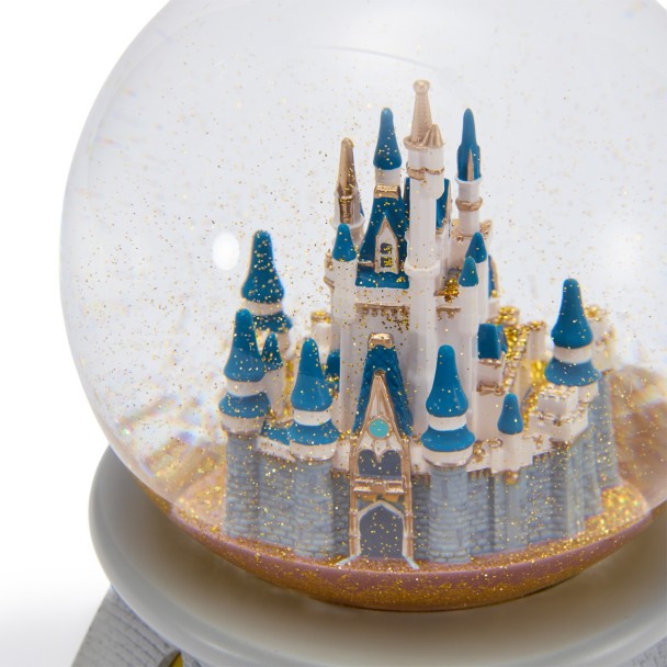 Cinderella Castle Light-Up Snow Globe - Walt Disney World