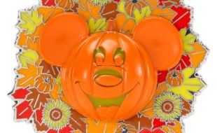 Mickey Mouse Jack-o’-Lantern Wreath Light-Up Halloween Pin