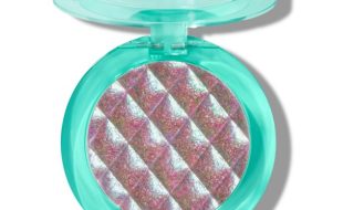 Flounder ”Not a Guppy” Multi-chrome Highlighter by ColourPop – The Little Mermaid