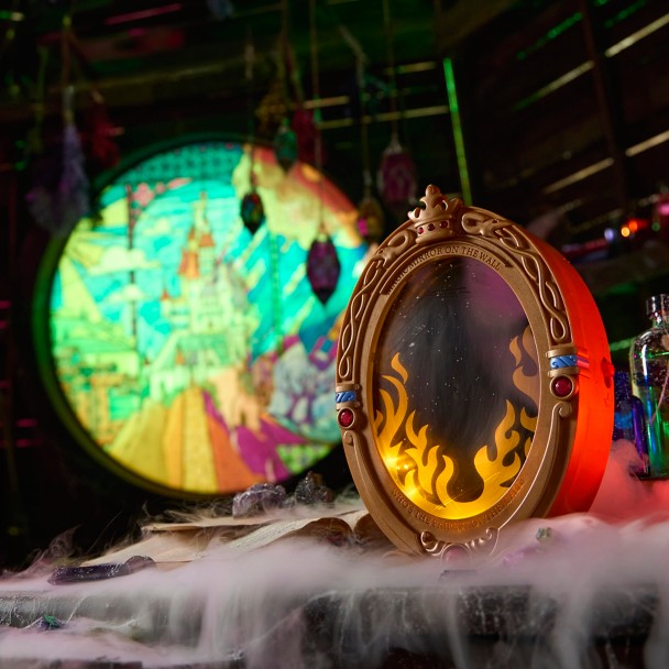 Magic Mirror Interactive Toy - Snow White and the Seven Dwarfs