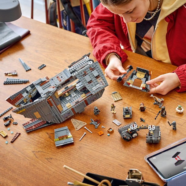 LEGO® Offworld Sandcrawler and Mudhorn 75453 - Star Wars The Mandalorian
