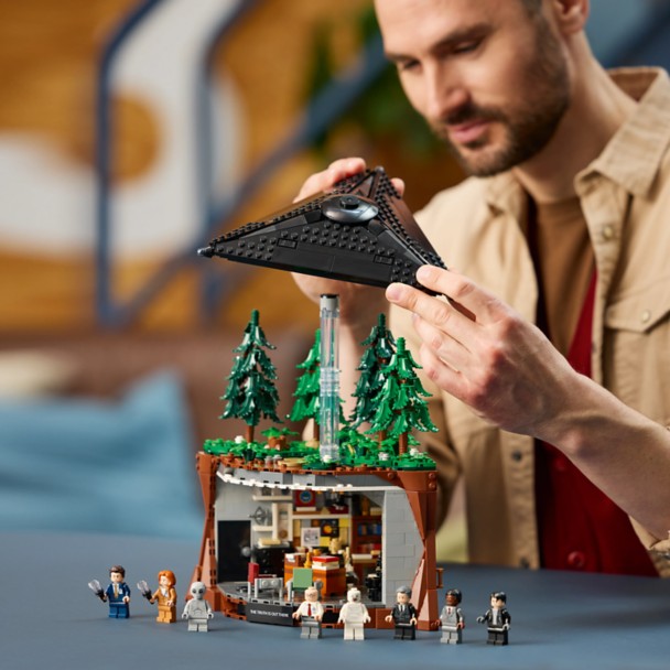 LEGO® Ideas The X-Files The Truth Is Out There 21369
