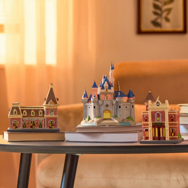 Disneyland Railroad Station Light Up Figure - Disney Signature Collectibles Small Kingdom - D23 The Ultimate Disney Fan Event