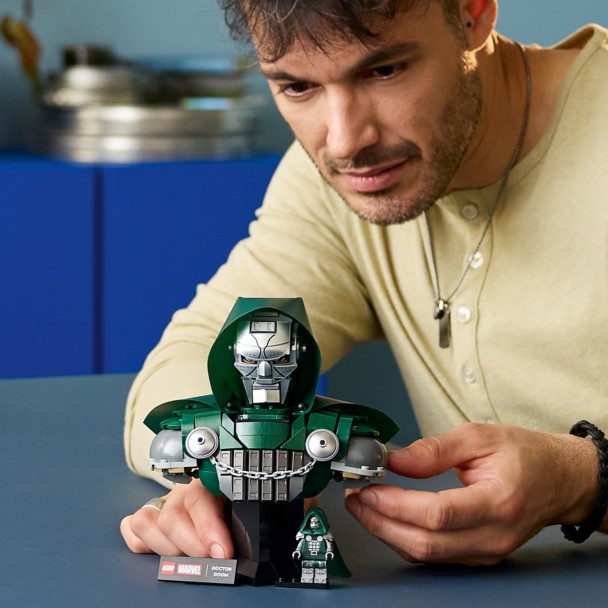 LEGO® Doctor Doom Bust 76345 - Avengers Doomsday