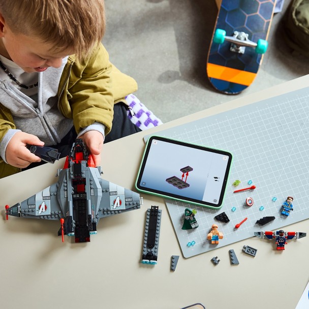 LEGO® Avengers Doomsday Quinjet 76347